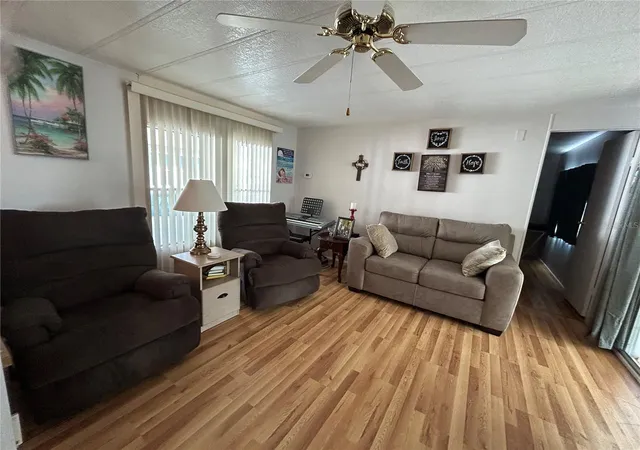 3rd image of 131 Malayon Wy, Leesburg, FL 34788 | MLS# G5115425