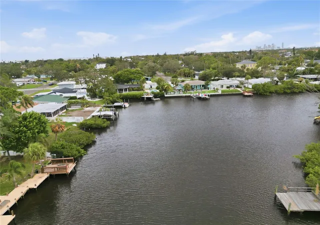 Photo 3 of Single family home for sale at 4400 Huntington St NE, Saint Petersburg, FL 33703 | MLS# TB8531845 | Listing updated on 2026-09-20