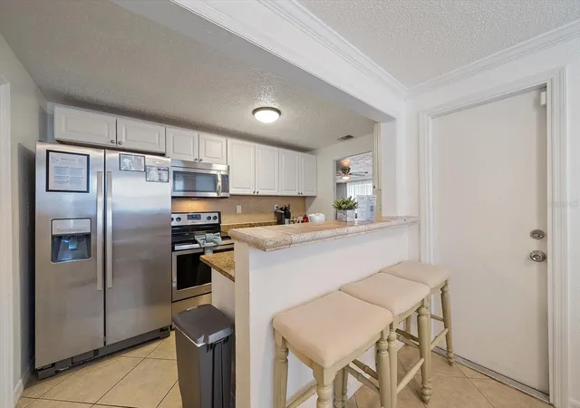Photo 3 of Single family home for sale at 2135 Lee Ln, Sarasota, FL 34231 | MLS# A4700793 | Listing updated on 2026-08-21