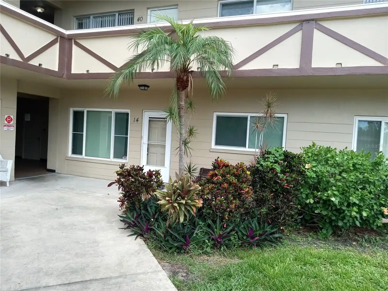 Listing Photo 2 - Condo for sale in 2464 Australia Wy E located at 2464 Australia Wy E, Clearwater, FL 33763 - Unit #14