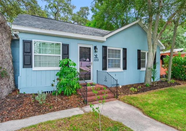 3rd image of 1010 Osage St, Clearwater, FL 33755 | MLS# TB8531869