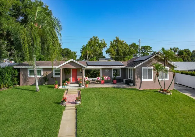 Photo 3 of Single family home for sale at 128 N Lake Florence Dr, Winter Haven, FL 33884 | MLS# L4963717 | Listing updated on 2026-07-31