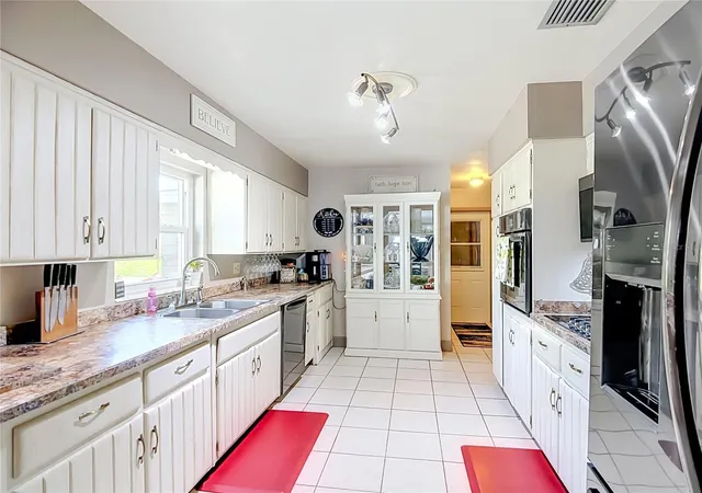 Photo 3 of Single family home for sale at 128 N Lake Florence Dr, Winter Haven, FL 33884 | MLS# L4963717 | Listing updated on 2026-07-31