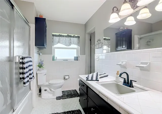 Photo 4 of Single family home for sale at 128 N Lake Florence Dr, Winter Haven, FL 33884 | MLS# L4963717 | Listing updated on 2026-07-31