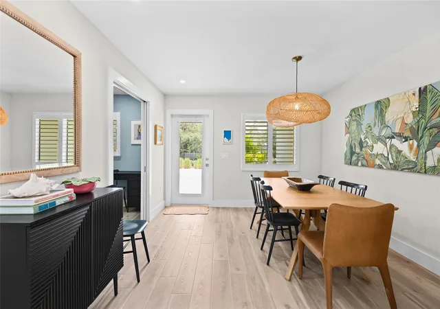 Photo 4 of Single family home for sale at 801 Edgemere Ln, Sarasota, FL 34242 | MLS# A4700807 | Listing updated on 2026-07-24