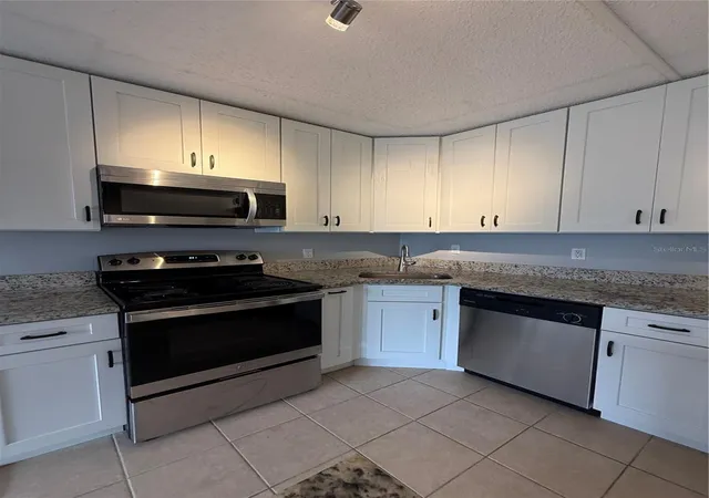 Photo 4 of Condo for sale at 927 S Pine Ridge Cir #G2, Sanford, FL 32773 | MLS# O6427453 | Listing updated on 2026-10-01