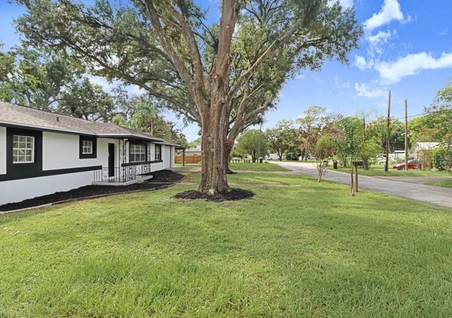 Photo 4 of Single family home for sale at 12113 Midlake Dr, Tampa, FL 33612 | MLS# A4700811 | Listing updated on 2026-09-02