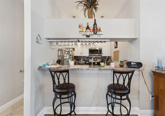Listing Photo 5 - Condo for sale in building located at 2404 Nantucket Gln Pl, SUN CITY CENTER, FL 33573 - Unit #2404