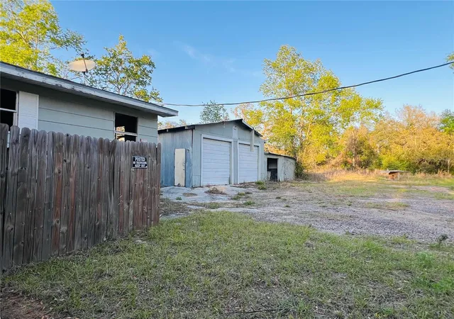Photo 3 of Single family home for sale at 20715 SE 141st Place, Umatilla, FL 32784 | MLS# O6427482 | Listing updated on 2026-07-24