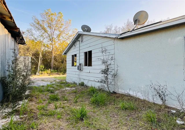 Photo 4 of Single family home for sale at 20715 SE 141st Place, Umatilla, FL 32784 | MLS# O6427482 | Listing updated on 2026-07-24