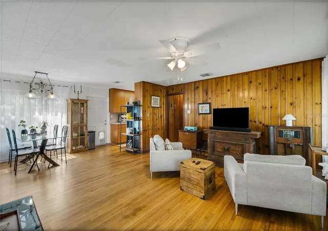 Photo 3 of Single family home for sale at 114 Park Ave, Fruitland Park, FL 34731 | MLS# G5115436 | Listing updated on 2026-08-27