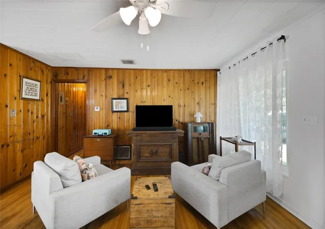 Photo 4 of Single family home for sale at 114 Park Ave, Fruitland Park, FL 34731 | MLS# G5115436 | Listing updated on 2026-08-27