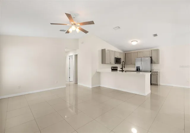 Photo 4 of Single family home for sale at 339 Chinaberry Ave, Oviedo, FL 32765 | MLS# O6427484 | Listing updated on 2026-08-12