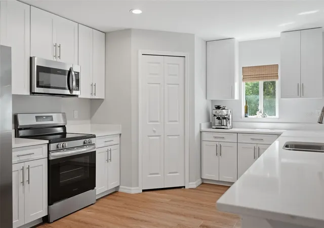 Photo 4 of Single family home for sale at 8477 Beachwood Ct, Spring Hill, FL 34606 | MLS# W7887906 | Listing updated on 2026-08-31