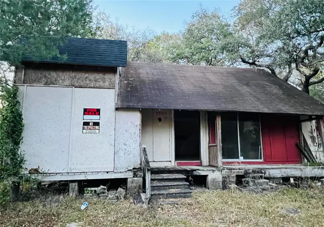 Photo 3 of Single family home for sale at 19435 Se 92nd Place, Ocklawaha, FL 32179 | MLS# O6427491 | Listing updated on 2026-07-24
