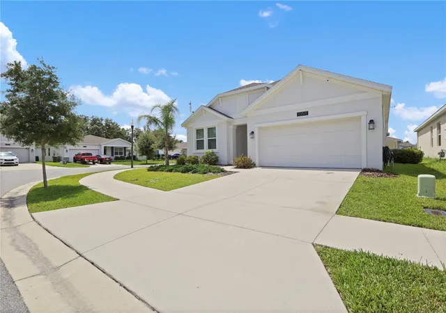 Photo 4 of Single family home for sale at 33571 Sky Blossom Cir, Leesburg, FL 34788 | MLS# G5115440 | Listing updated on 2026-09-28