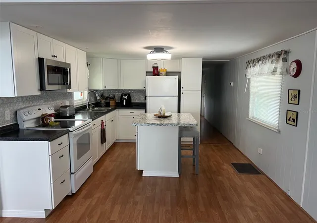 4th image of 11300 124Th Ave #122, Largo, FL 33778 | MLS# TB8531943