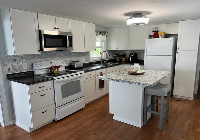 5th image of 11300 124Th Ave #122, Largo, FL 33778 | MLS# TB8531943