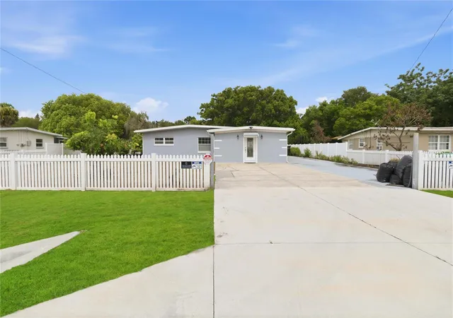 Photo 2 of Single family home for sale at 8304 Dot Ln, Orlando, FL 32809 | MLS# O6427500 | Listing updated on 2026-09-04