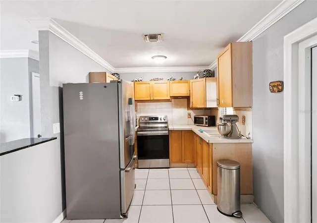 Photo 4 of Single family home for sale at 6694 Rivo Alto Ave, Orlando, FL 32809 | MLS# O6427502 | Listing updated on 2026-08-14