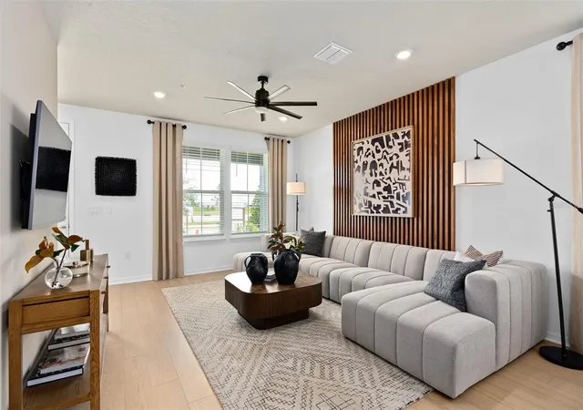Photo 4 of Townhouse for sale at 6355 Argent Wood Dr, Winter Garden, FL 34787 | MLS# O6427512 | Listing updated on 2026-07-23