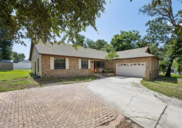 Photo 2 of Single family home for sale at 733 Saxby Ave, Orlando, FL 32835 | MLS# S5154268 | Listing updated on 2026-08-24