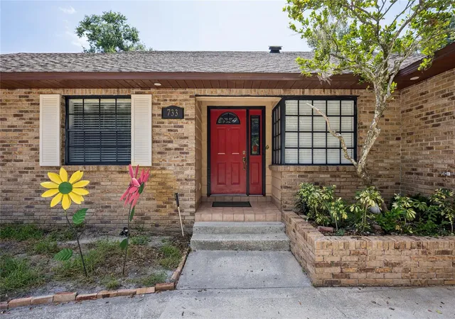 Photo 3 of Single family home for sale at 733 Saxby Ave, Orlando, FL 32835 | MLS# S5154268 | Listing updated on 2026-08-24