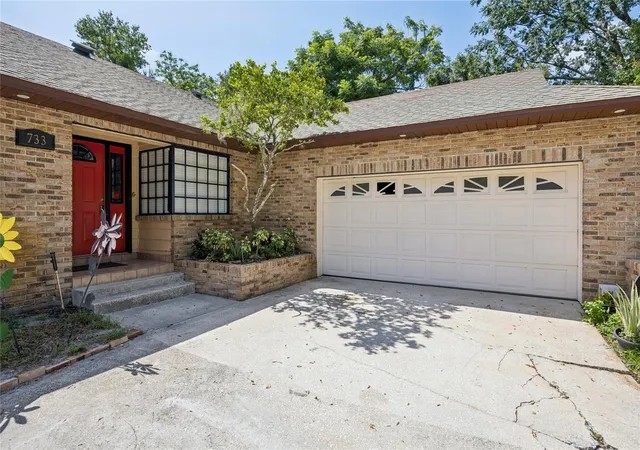 Photo 3 of Single family home for sale at 733 Saxby Ave, Orlando, FL 32835 | MLS# S5154268 | Listing updated on 2026-08-24
