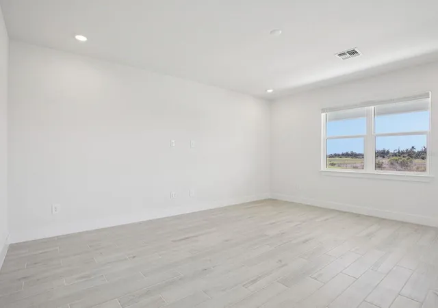 Photo 4 of Single family home for sale at 116 Shady Edge Loop, Nokomis, FL 34275 | MLS# TB8531981 | Listing updated on 2026-10-01