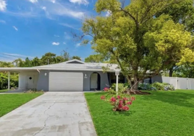 Photo 1 of Single family home for sale at 6480 Indian Rock Ct, Spring Hill, FL 34606 | MLS# W7887912 | Listing updated on 2026-10-01