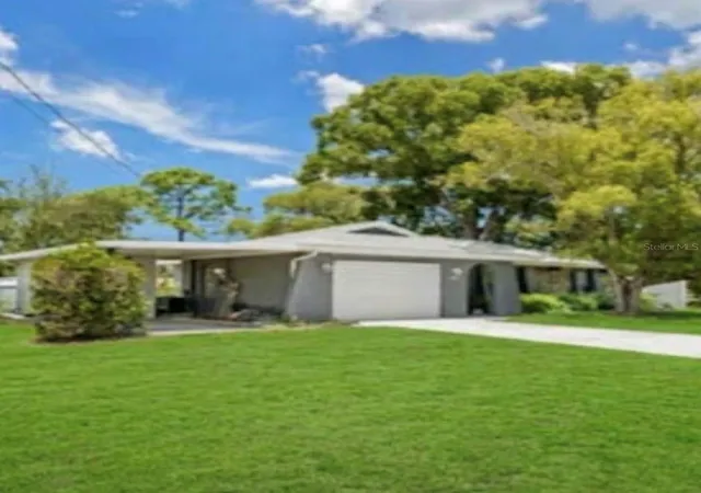 Photo 2 of Single family home for sale at 6480 Indian Rock Ct, Spring Hill, FL 34606 | MLS# W7887912 | Listing updated on 2026-10-01