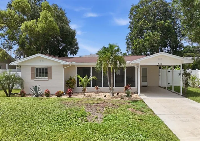 Photo 2 of Single family home for sale at 630 E Seminole Dr, Venice, FL 34293 | MLS# D6148171 | Listing updated on 2026-09-21