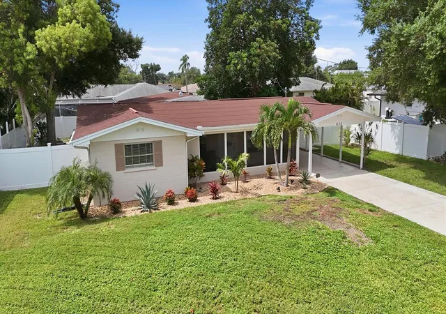 Photo 3 of Single family home for sale at 630 E Seminole Dr, Venice, FL 34293 | MLS# D6148171 | Listing updated on 2026-09-21