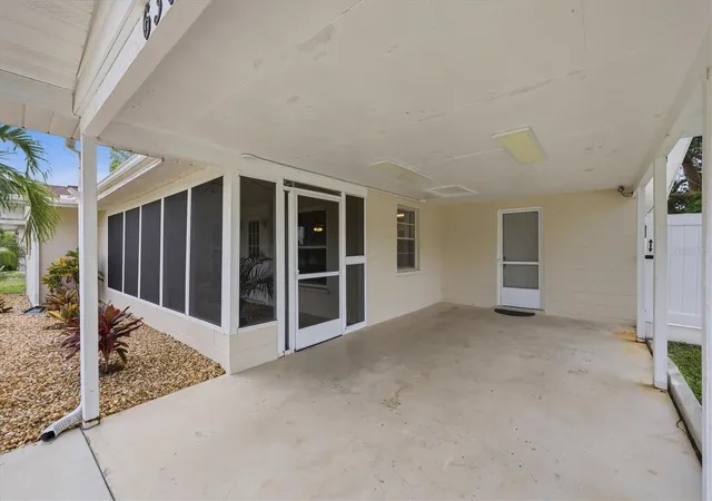 Photo 3 of Single family home for sale at 630 E Seminole Dr, Venice, FL 34293 | MLS# D6148171 | Listing updated on 2026-09-21