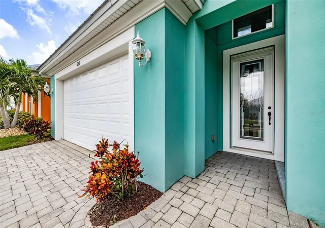 Photo 3 of Single family home for sale at 562 Bimini Bay Blvd, Apollo Beach, FL 33572 | MLS# TB8532001 | Listing updated on 2026-07-29