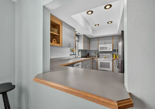 5th image of 2490 Heron Ter, CLEARWATER, FL 33762