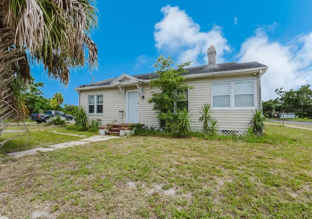 Photo 2 of Single family home for sale at 2560 5th Avenue S, Saint Petersburg, FL 33712 | MLS# TB8532023 | Listing updated on 2026-10-20