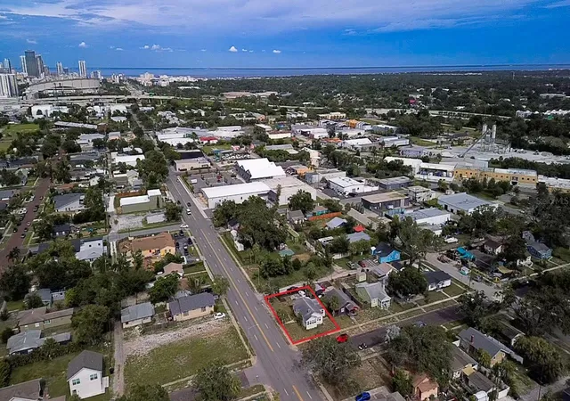 Photo 4 of Single family home for sale at 2560 5th Avenue S, Saint Petersburg, FL 33712 | MLS# TB8532023 | Listing updated on 2026-10-20