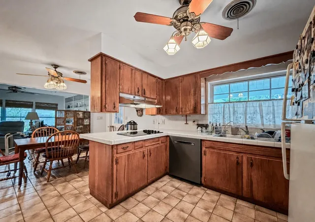 4th image of 2340 Derbyshire Rd, Maitland, FL 32751 | MLS# O6427560
