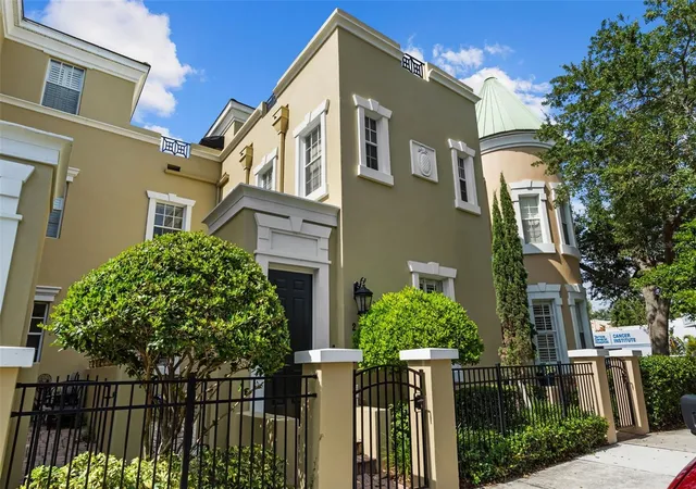Photo 2 of Townhouse for sale at 2419 Victoria Gdns Ln, Tampa, FL 33609 | MLS# TB8532028 | Listing updated on 2026-08-14