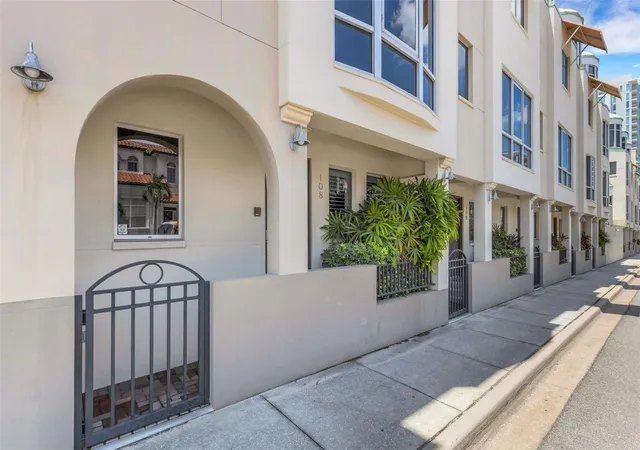 Photo 3 of Townhouse for sale at 235 Cocoanut Ave #108B, Sarasota, FL 34236 | MLS# A4700846 | Listing updated on 2026-07-30