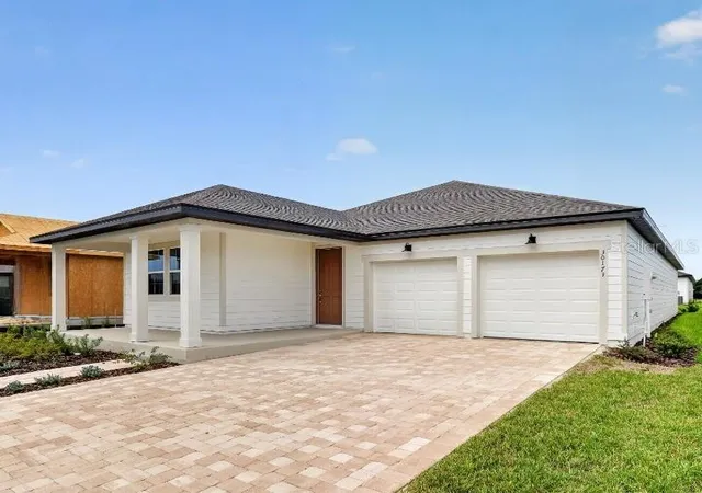 Photo 3 of Sale Pending at 30173 Emerald Forest Dr, Mount Dora, FL 32757 | MLS# TB8532060 | Listing updated on 2026-09-14