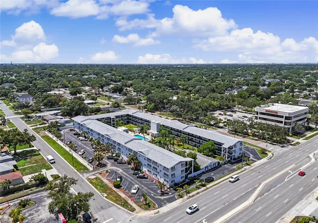 2nd image of 4050 4Th St N #112, Saint Petersburg, FL 33703 | MLS# TB8532062