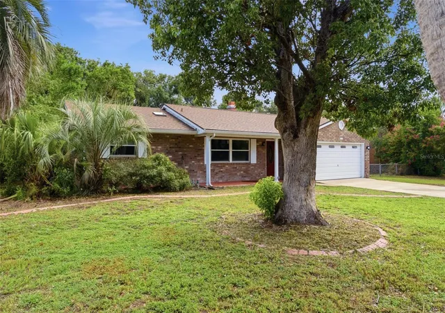 3rd image of 5118 Magnolia Ter, Fruitland Park, FL 34731 | MLS# G5115454