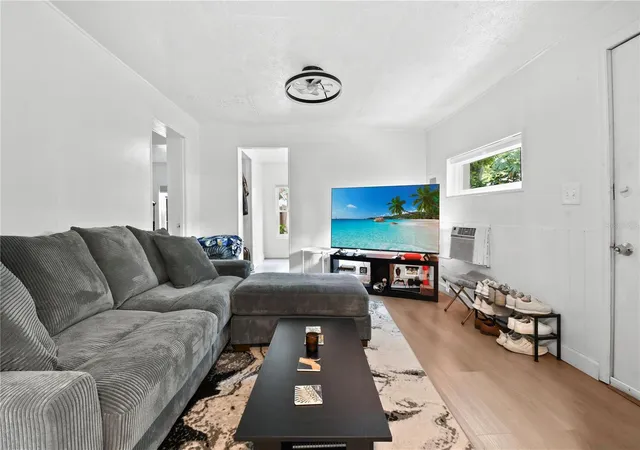 Listing Photo 4 - Condo for sale in building located at 725 New York St, CLEARWATER, FL 33756