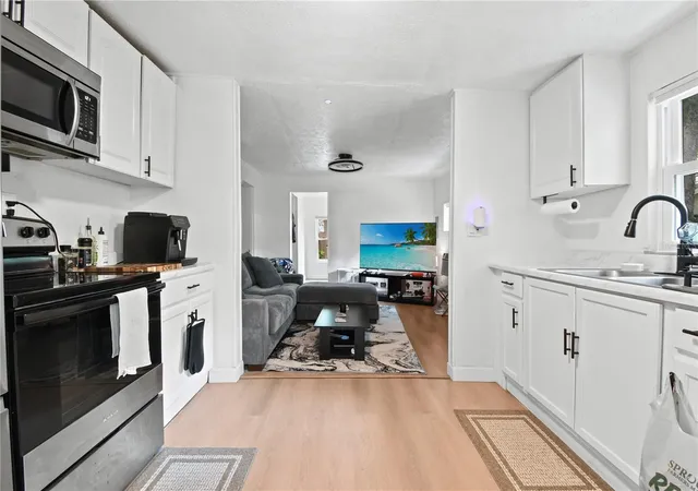 Listing Photo 5 - Condo for sale in building located at 725 New York St, CLEARWATER, FL 33756