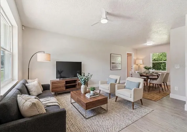 Photo 3 of Single family home for sale at 324 Queen Ave, Oviedo, FL 32765 | MLS# O6427591 | Listing updated on 2026-09-15