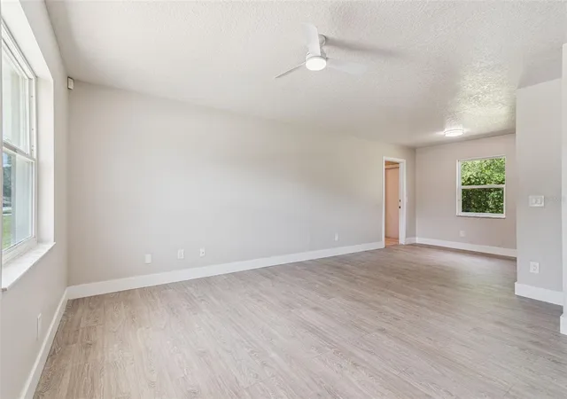 Photo 4 of Single family home for sale at 324 Queen Ave, Oviedo, FL 32765 | MLS# O6427591 | Listing updated on 2026-09-15