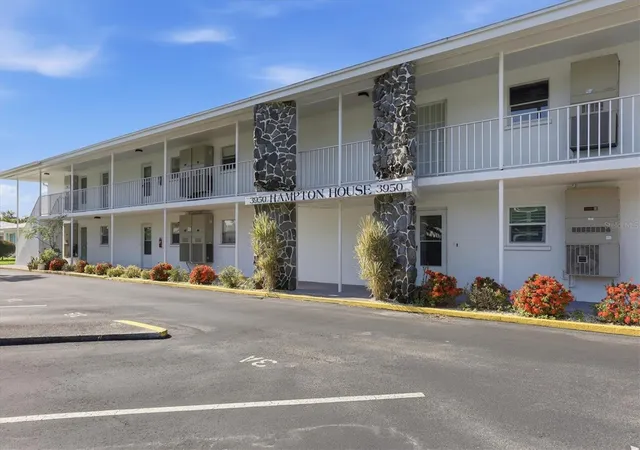 Photo 2 of Condo for sale at 3950 Roxane Blvd #4A, Sarasota, FL 34235 | MLS# A4700852 | Listing updated on 2026-10-06