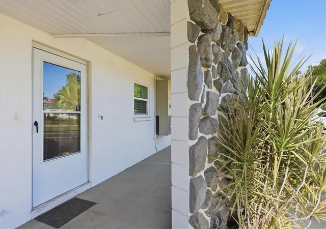 Photo 3 of Condo for sale at 3950 Roxane Blvd #4A, Sarasota, FL 34235 | MLS# A4700852 | Listing updated on 2026-10-06